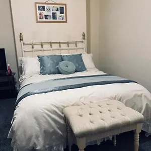 Centrally Located Double Bedroom In Leeds Leeds (West Yorkshire)
