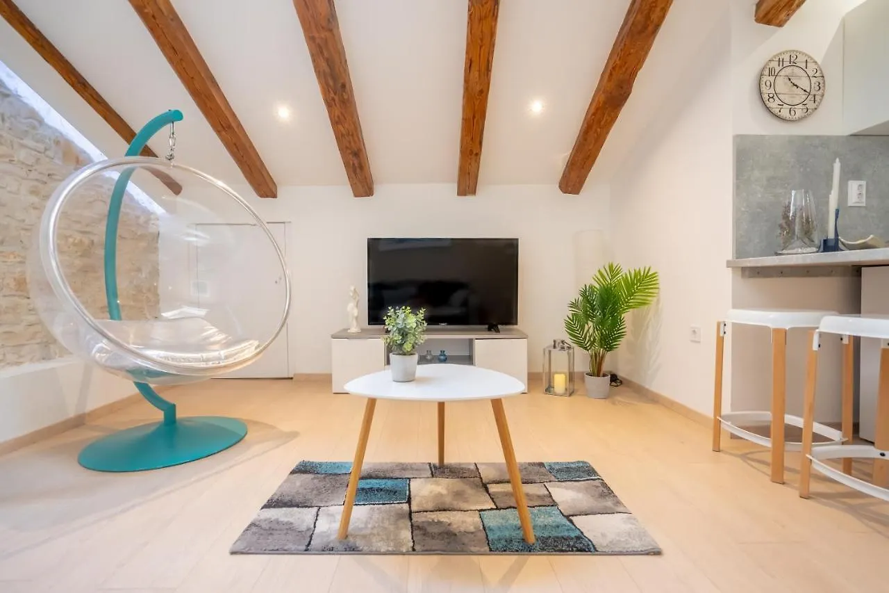Fran Center Apartments Pula 0*,
