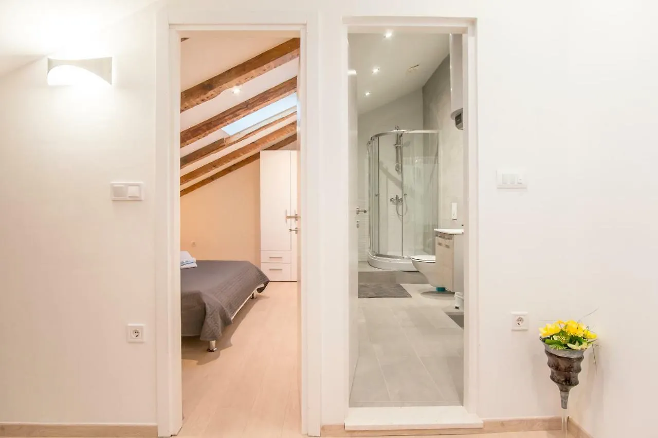 Fran Center Apartments Pula 0*,  Croatia