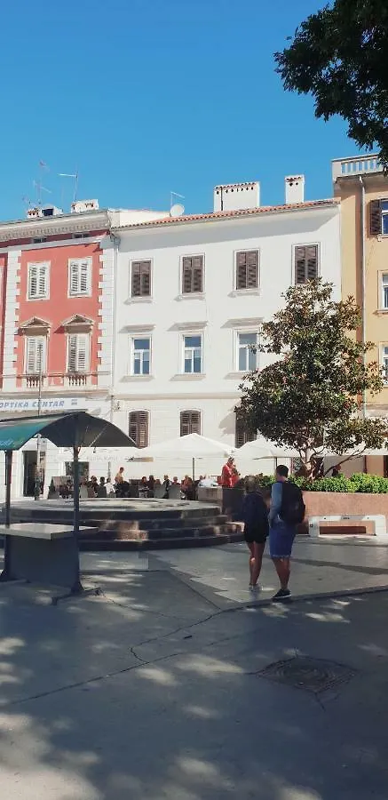 Fran Center Apartments Pula 0*,